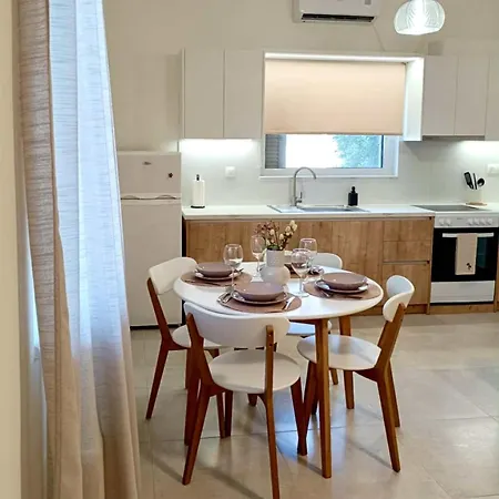 Marianna's Bright & Modern House Kyparissia